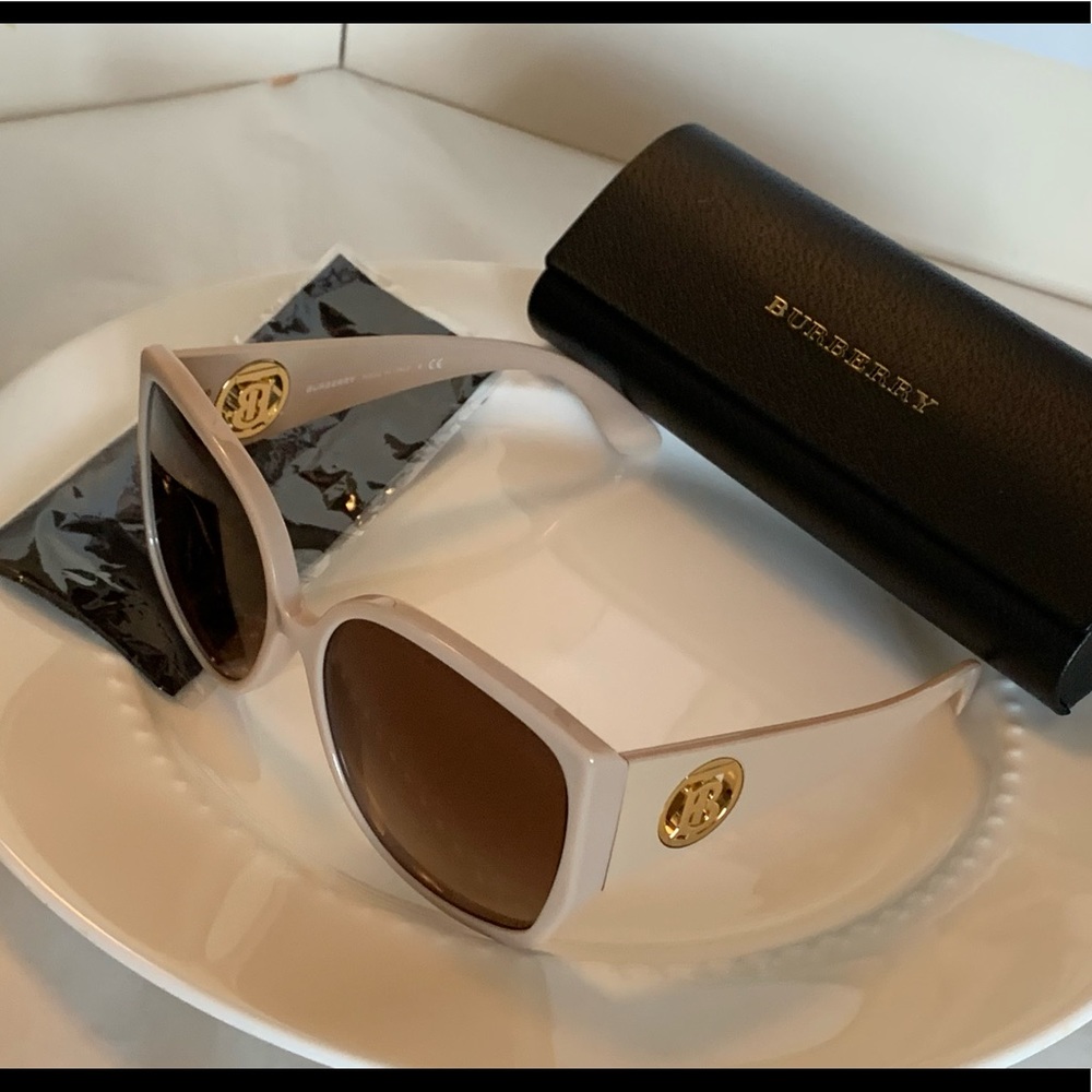 Burberry B-4290 Oversized sunglasses